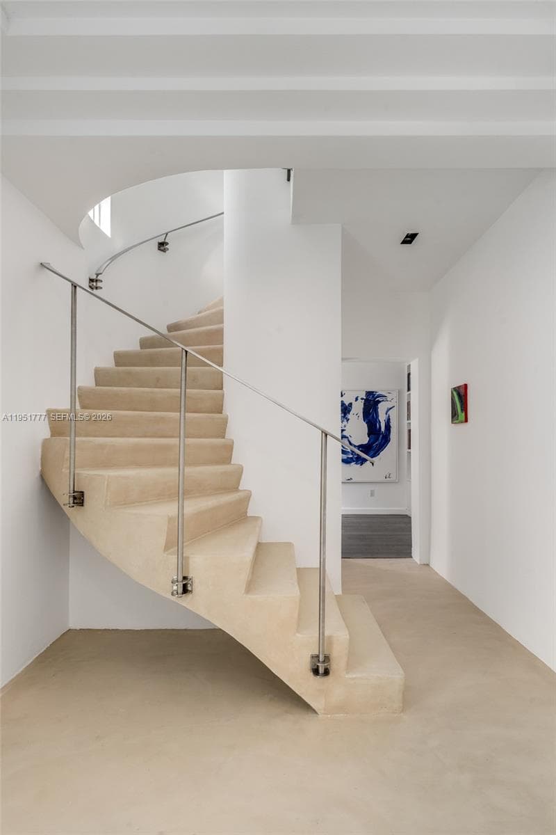 3325 Pine Tree Dr, Miami Beach FL 33140