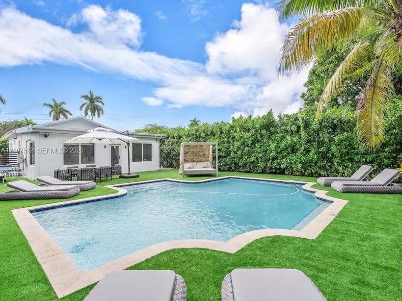 545 NW 52nd St, Miami FL 33127