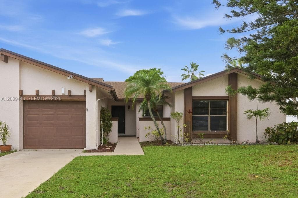 6125 Elsinore Cir, Green Acres FL 33463