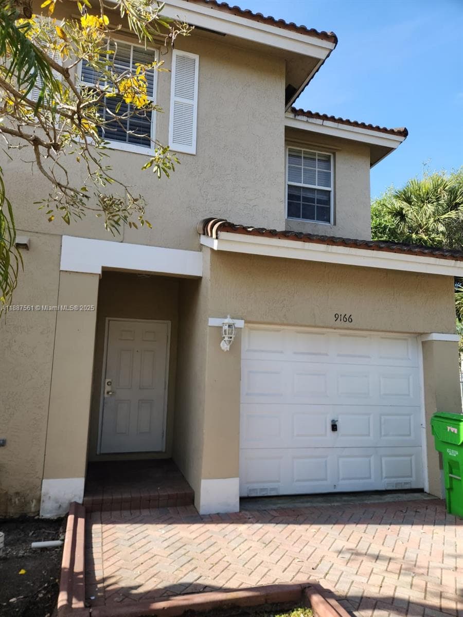 9166 NW 40th Pl, Sunrise FL 33351