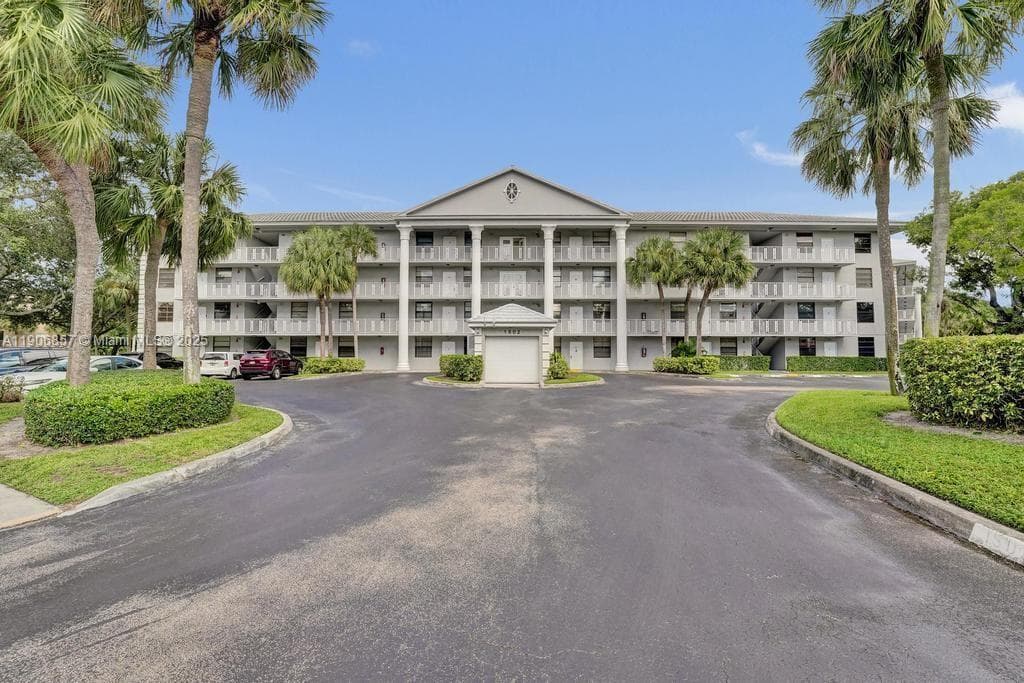 1502 Whitehall Dr # 305, Davie FL 33324