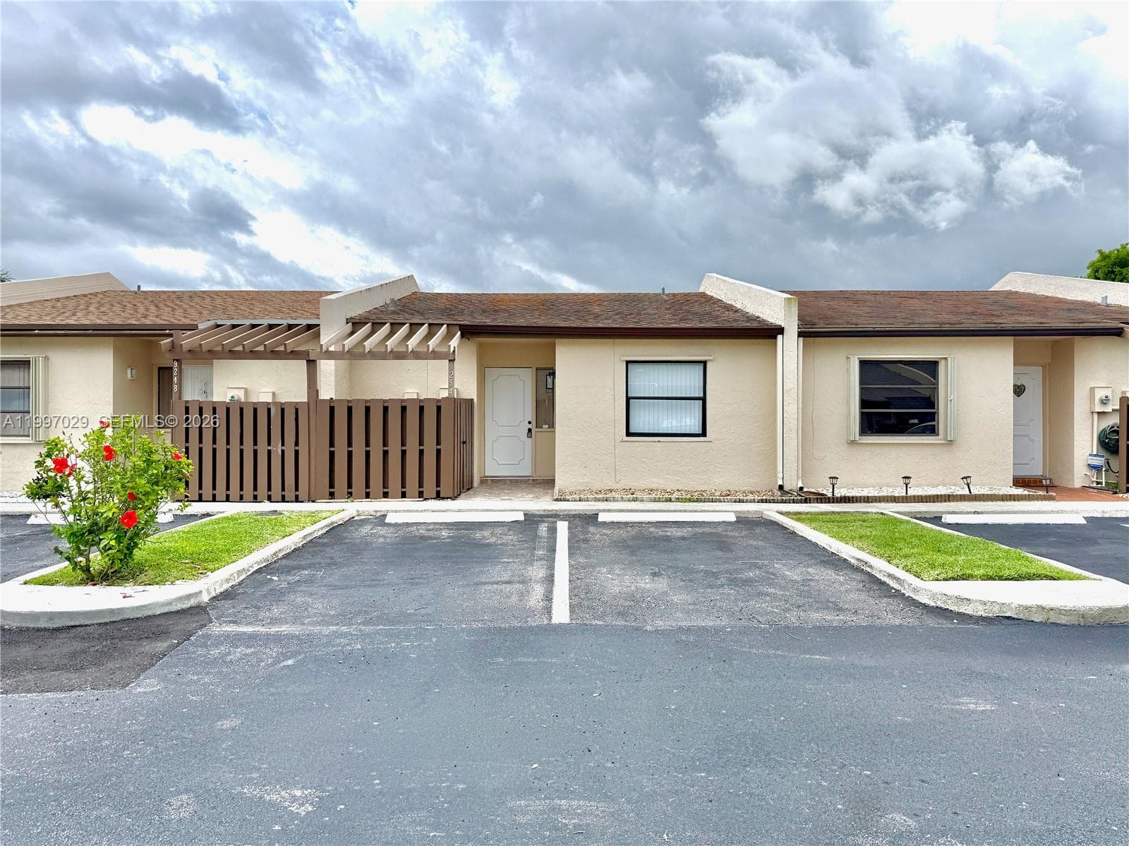 9254 NW 18th St, Pembroke Pines FL 33024