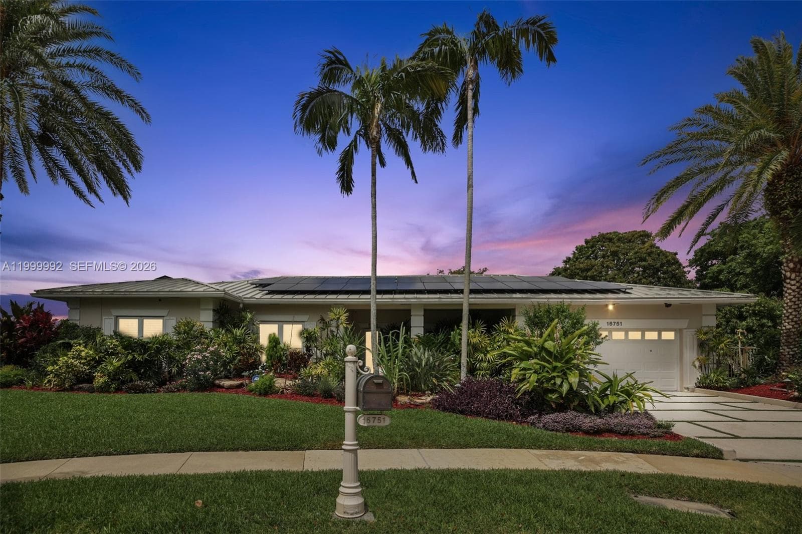 16751 Waters Edge Dr, Weston FL 33326