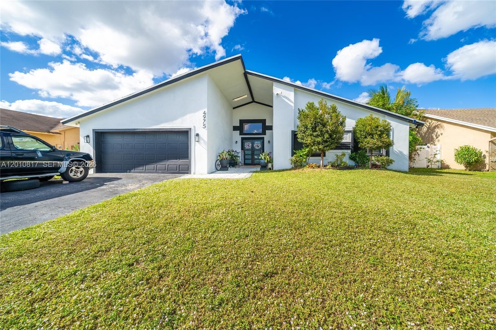 4975 NW 82nd Ter, Lauderhill FL 33351